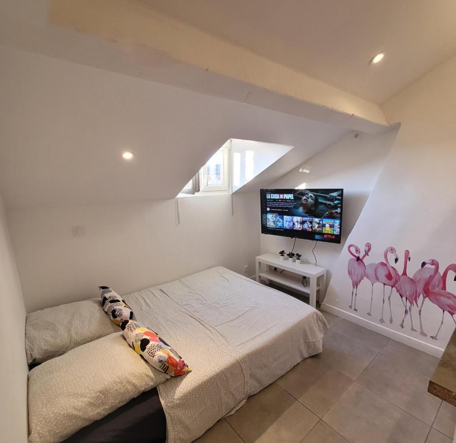 Studette Independante Hyeres Gare Particulier Apartment Exterior photo